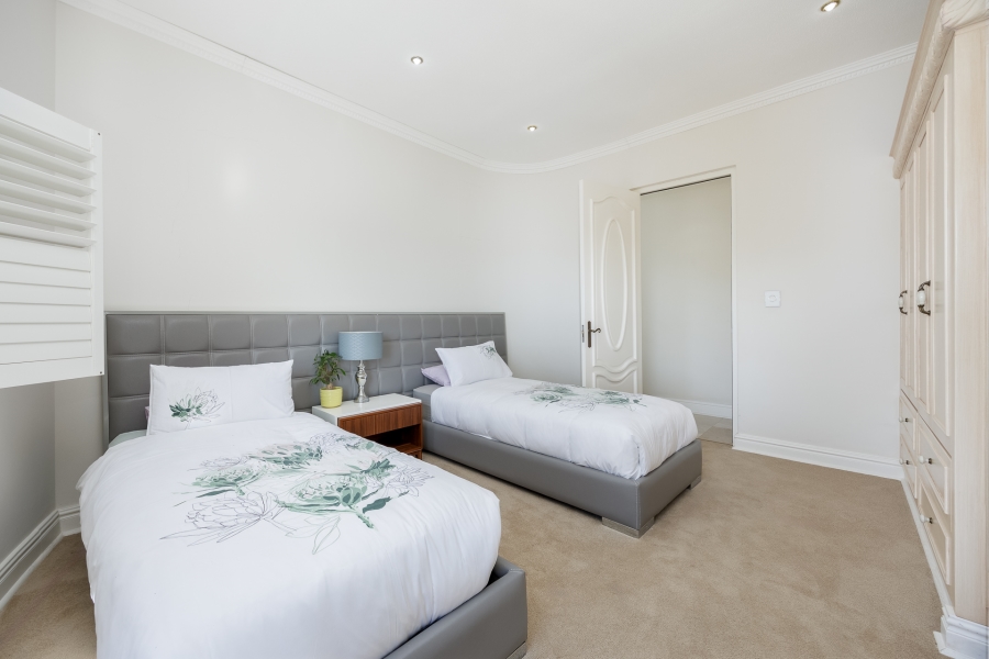 5 Bedroom Property for Sale in Val De Vie Estate Western Cape